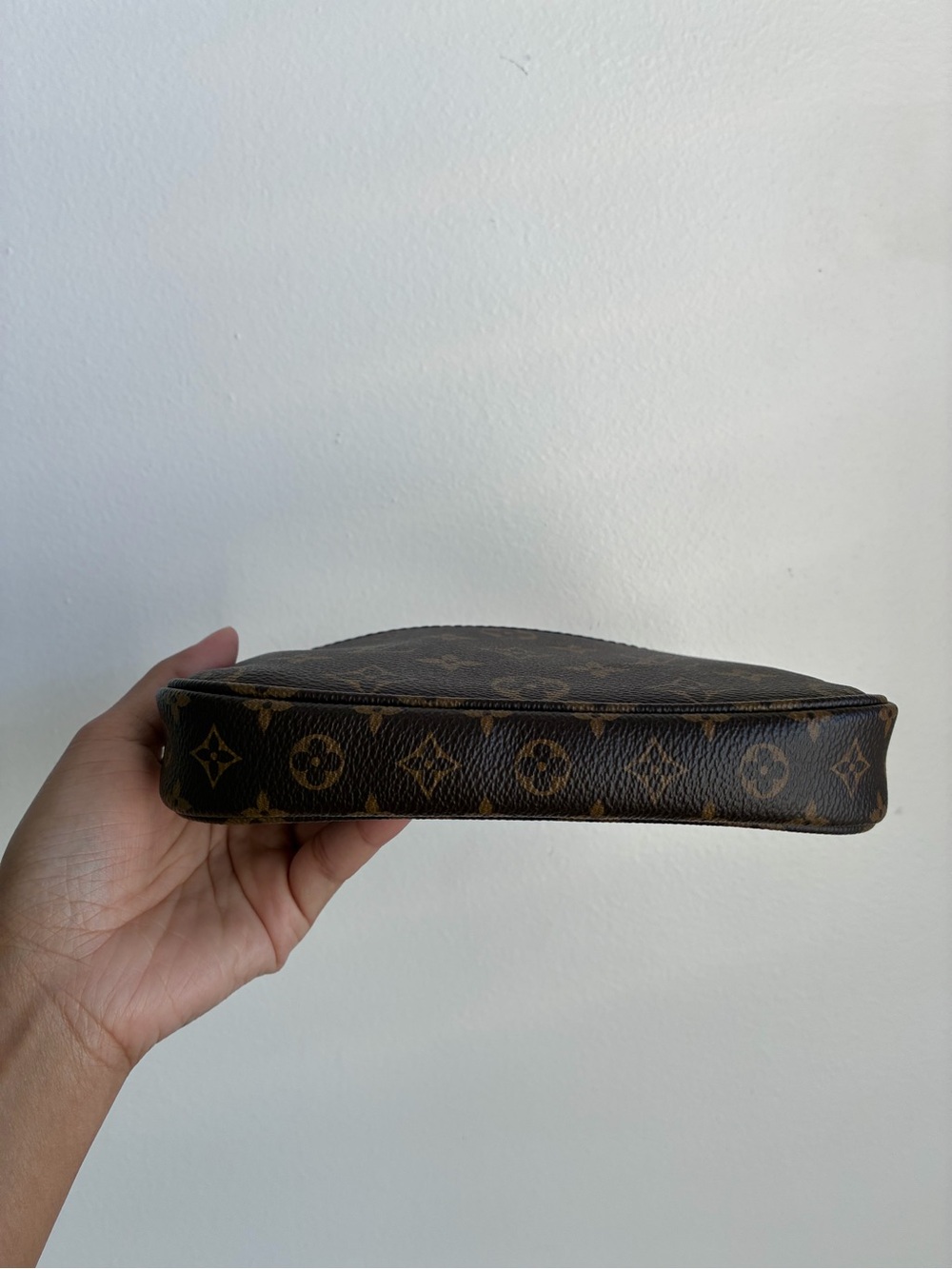 Louis Vuitton Multi Accessories Pouch - Picture 4 of 6